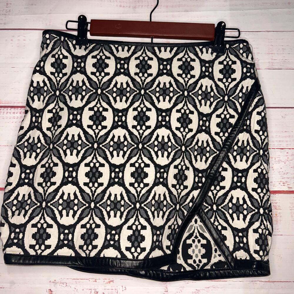 Express Black, White & Gray Print Faux Leather Piped Mini Skirt | US Size 6